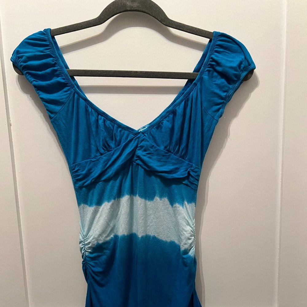 Topia blue and white tie dye top